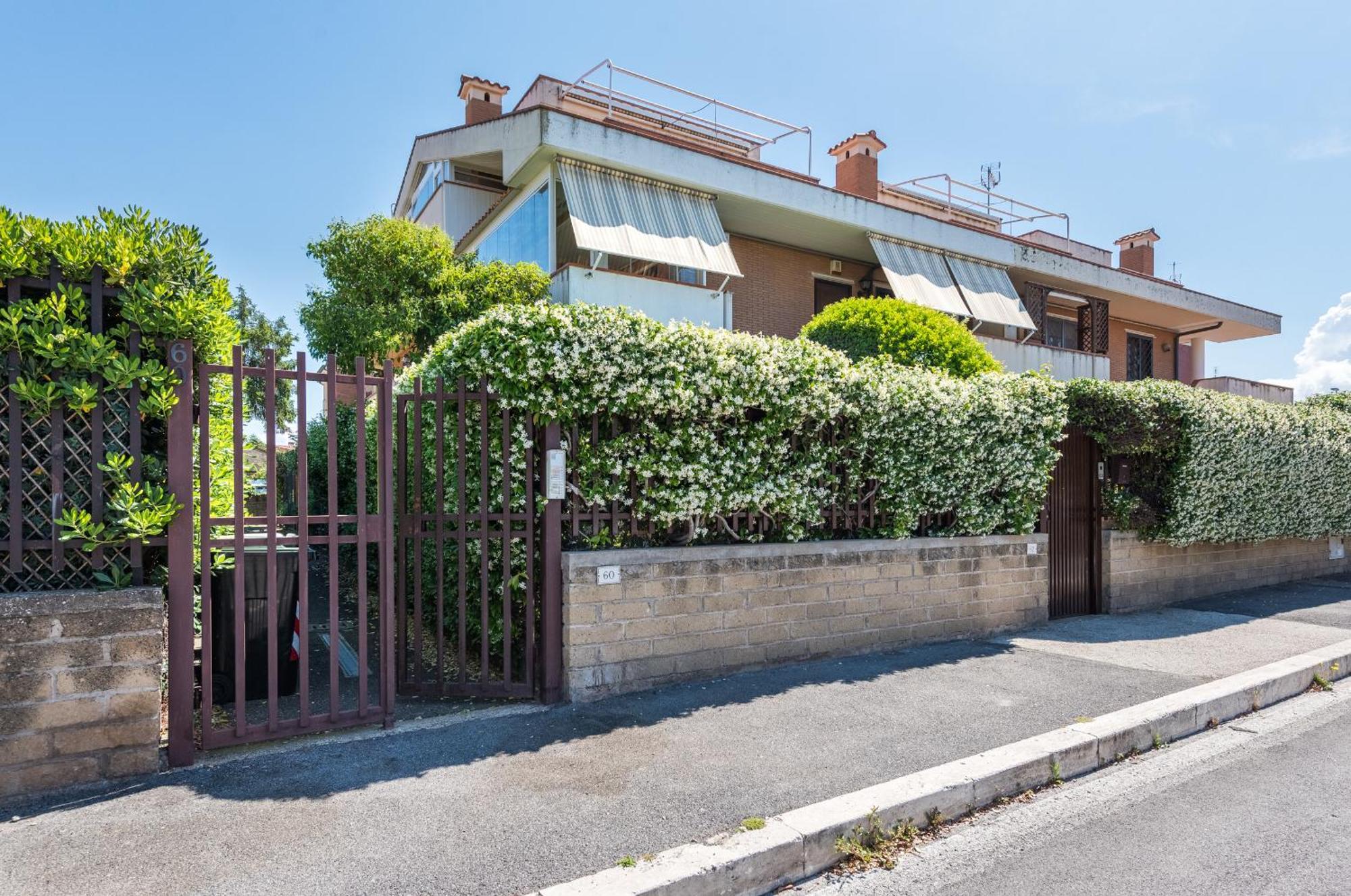 Travelershome Ciampino Suite Екстер'єр фото